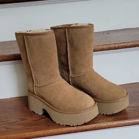 UGG Shoes - UGG New Heights platform boot size 8 NWOB